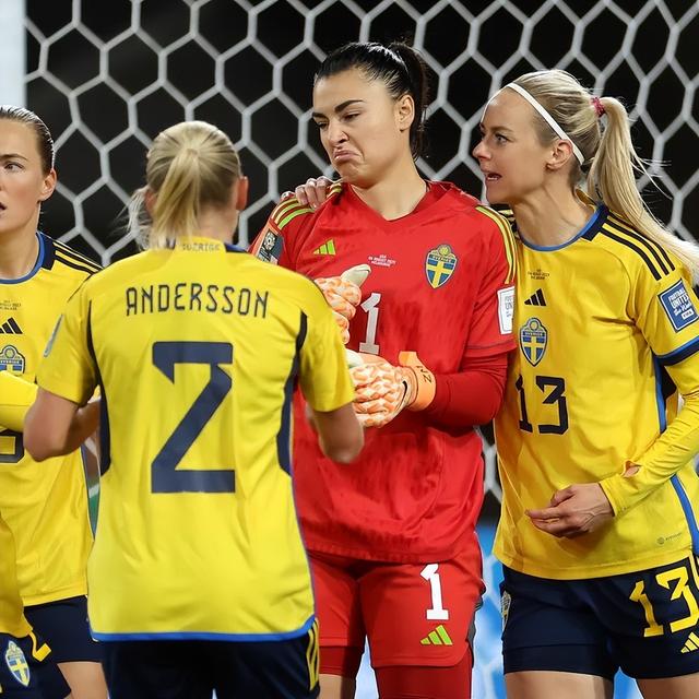 女足世界杯：瑞典点球大战5-4美国，晋级8强，拉皮诺埃点球罚丢(瑞典女足4-1中国女足)
